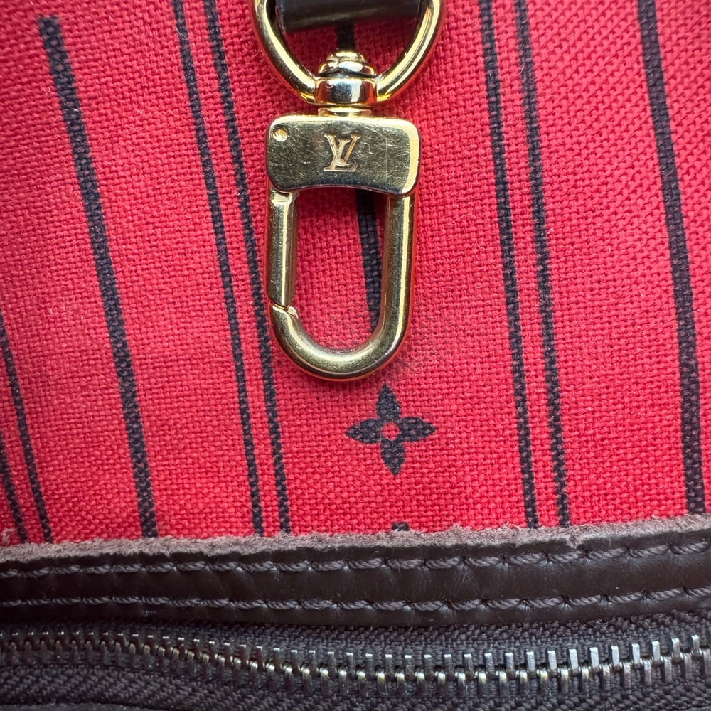 Louis Vuitton Red and Black Interior - Picture 3 of 8